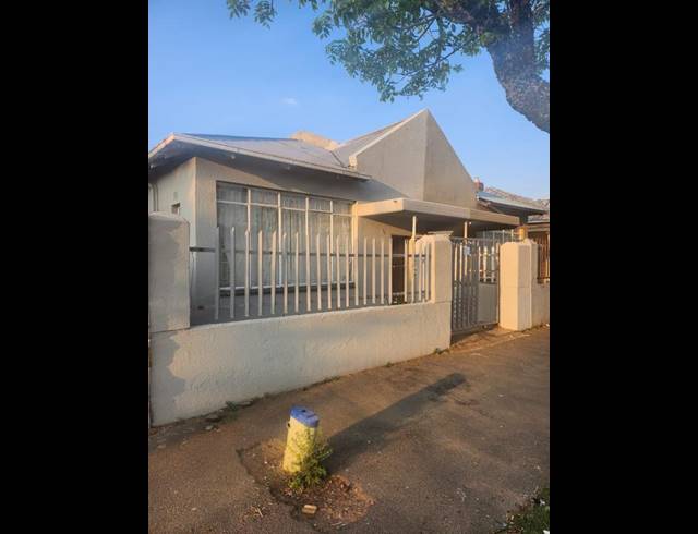 2 BEDROOM HOUSE FOR SALE IN KENILWORTH